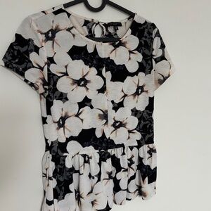 Dynamite floral top XS